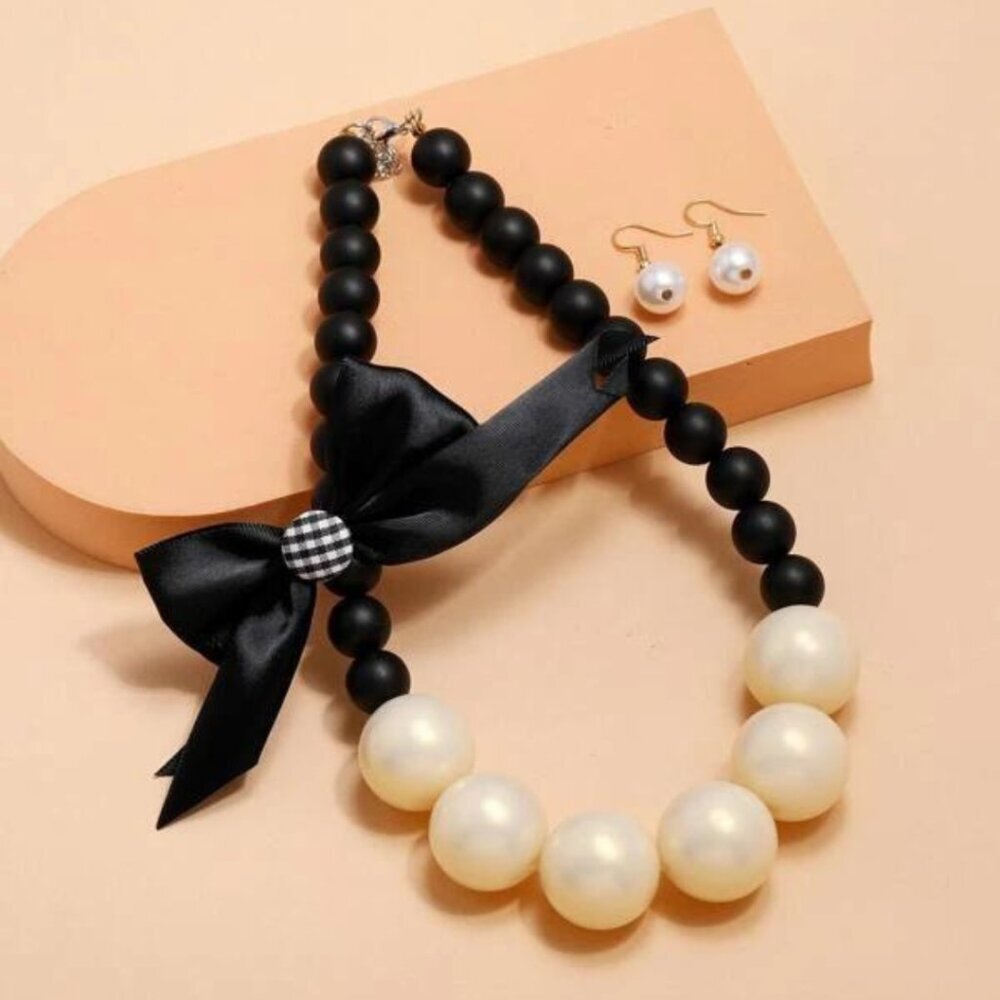 Elegant White and Black Pearl Set